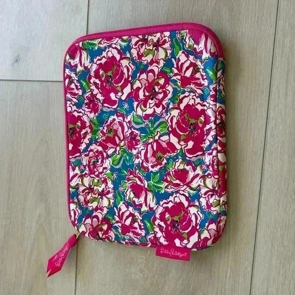 Lily Pulitzer Tablet,  I pad Case zipper pink floral - Picture 2 of 3